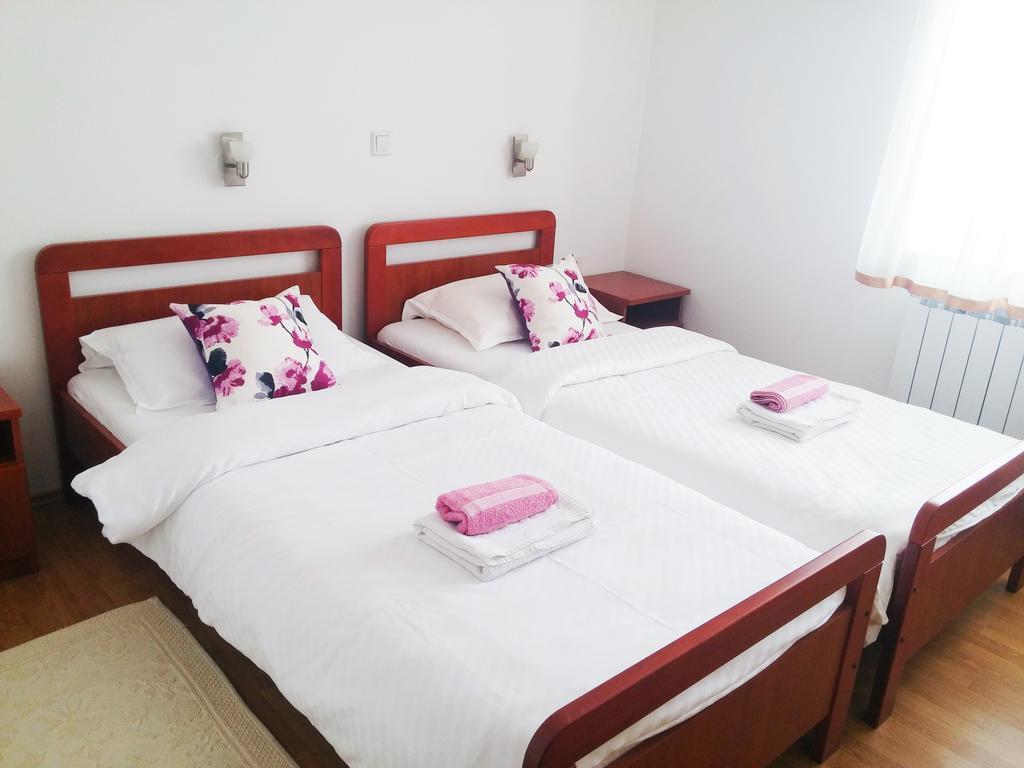 Guest House Domig Licko Lesce Extérieur photo
