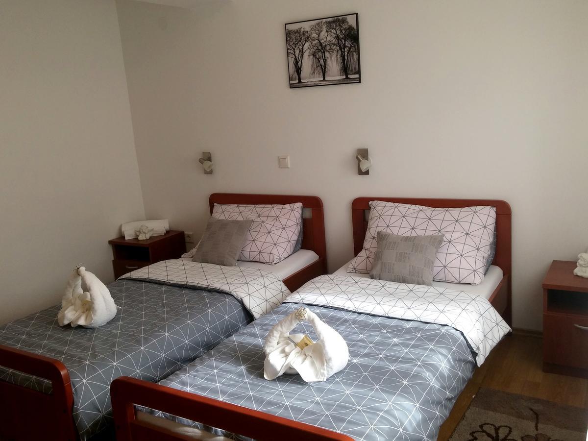 Guest House Domig Licko Lesce Extérieur photo