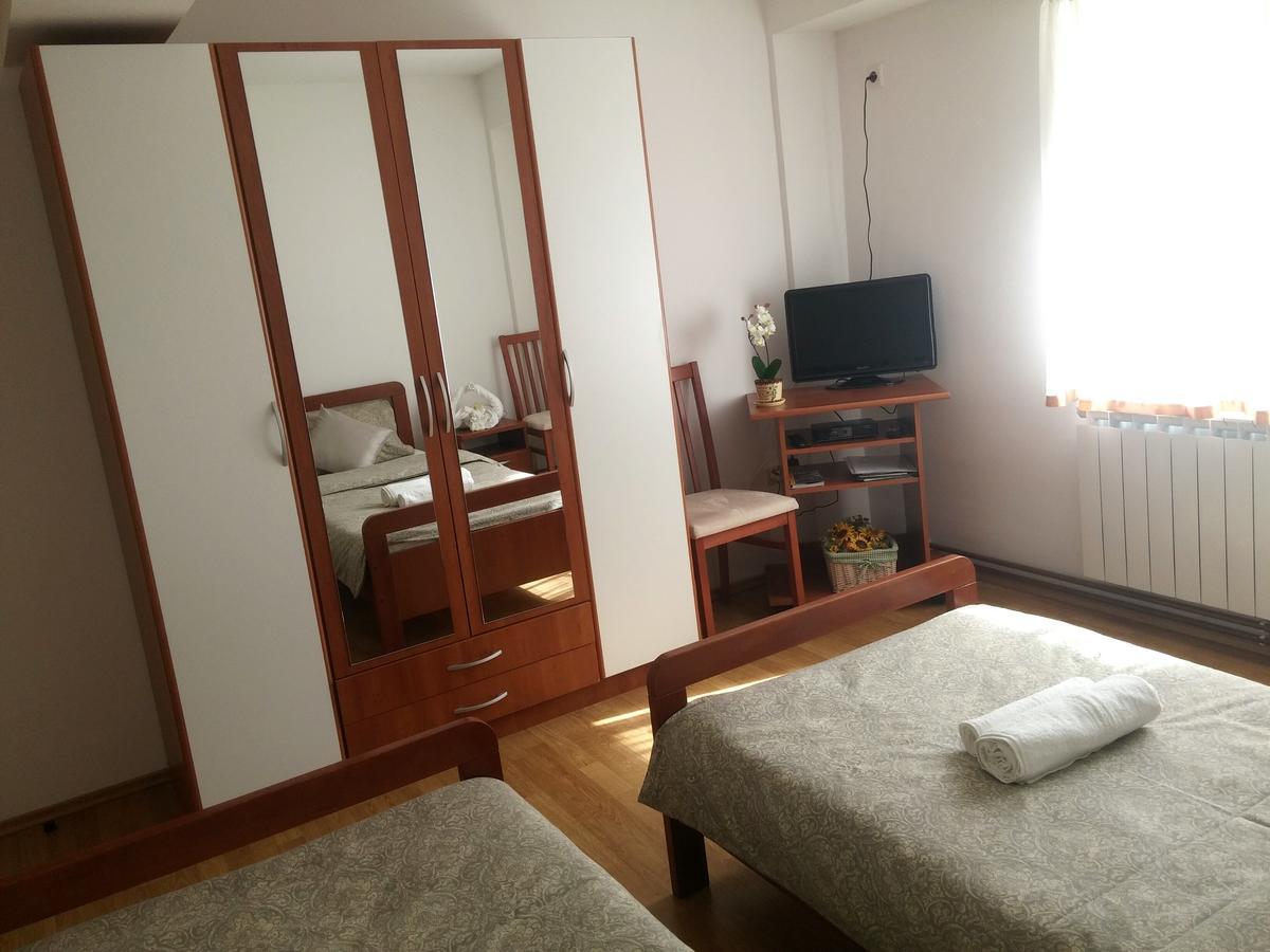 Guest House Domig Licko Lesce Extérieur photo